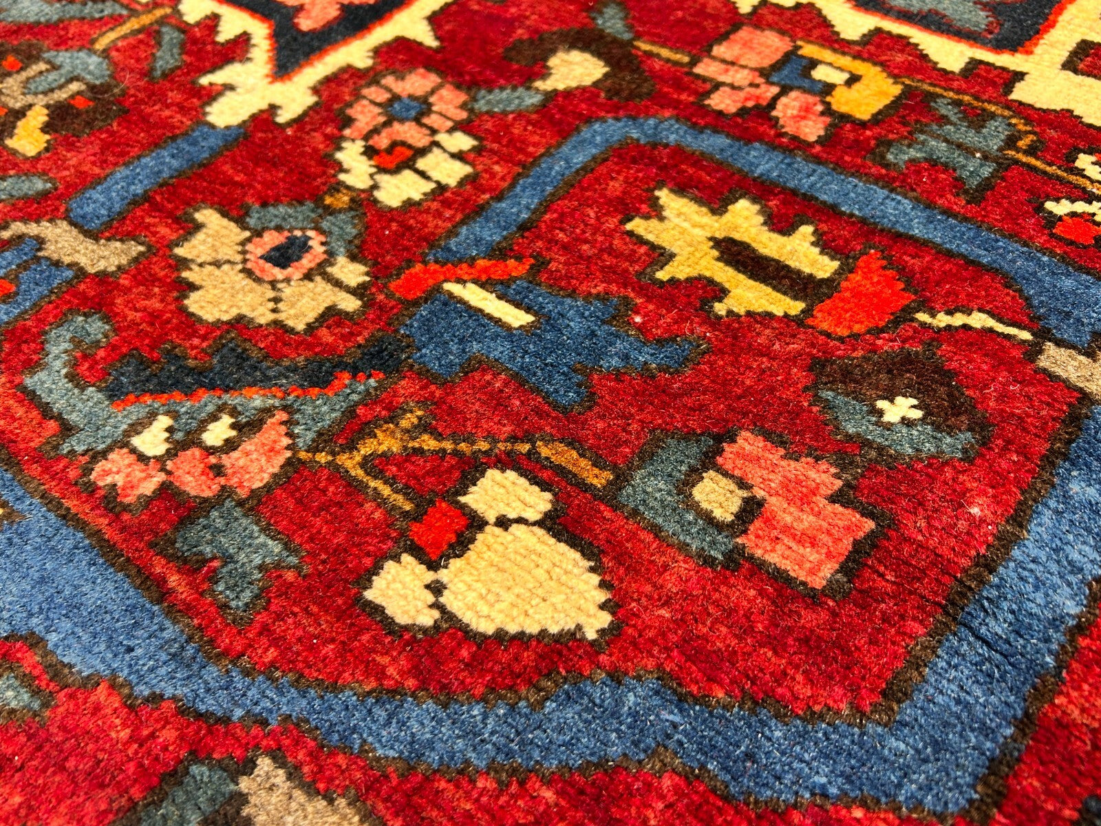 10'5"x12'8" Hand-Knotted 100% Wool Pile Bakhtiarie Rug