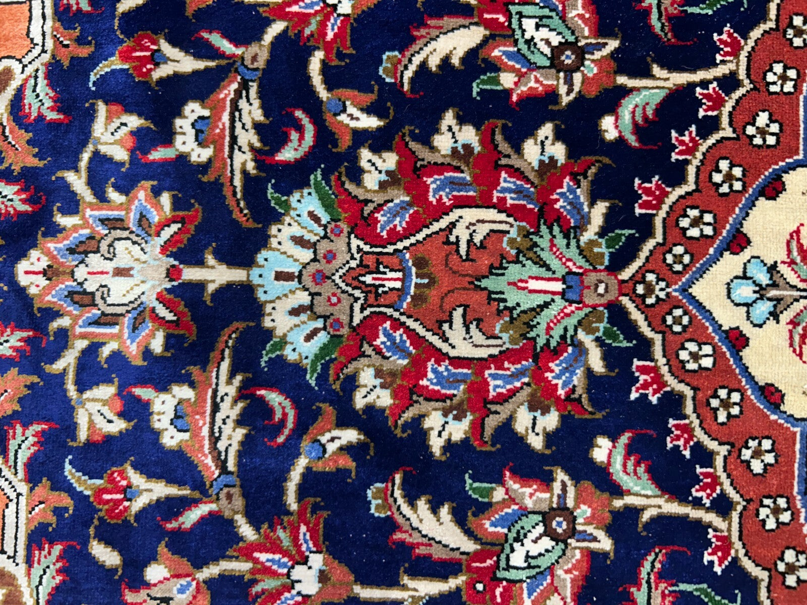 9'10"x13'11" Exquisite Signed Hand-Knotted 100% Silk Qume Rug