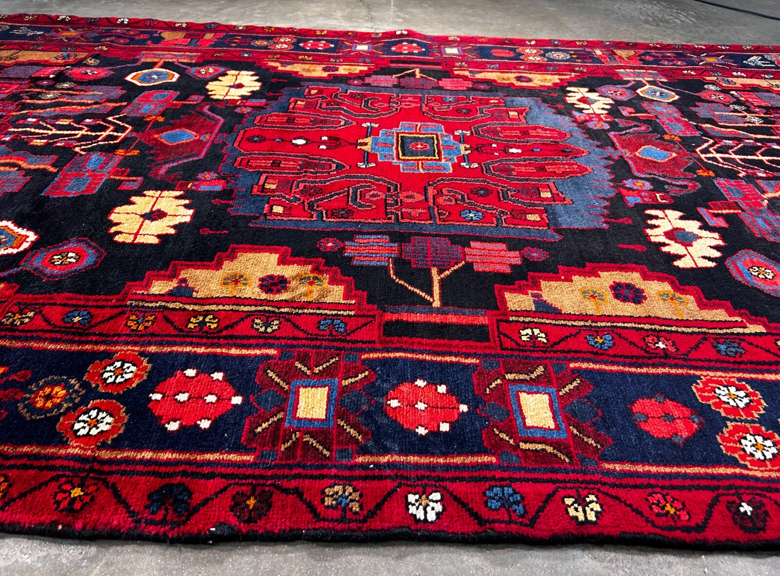 5'4" x 9'9" Hand-Knotted 100% Lamb Wool Pile Nahavande Area Rug
