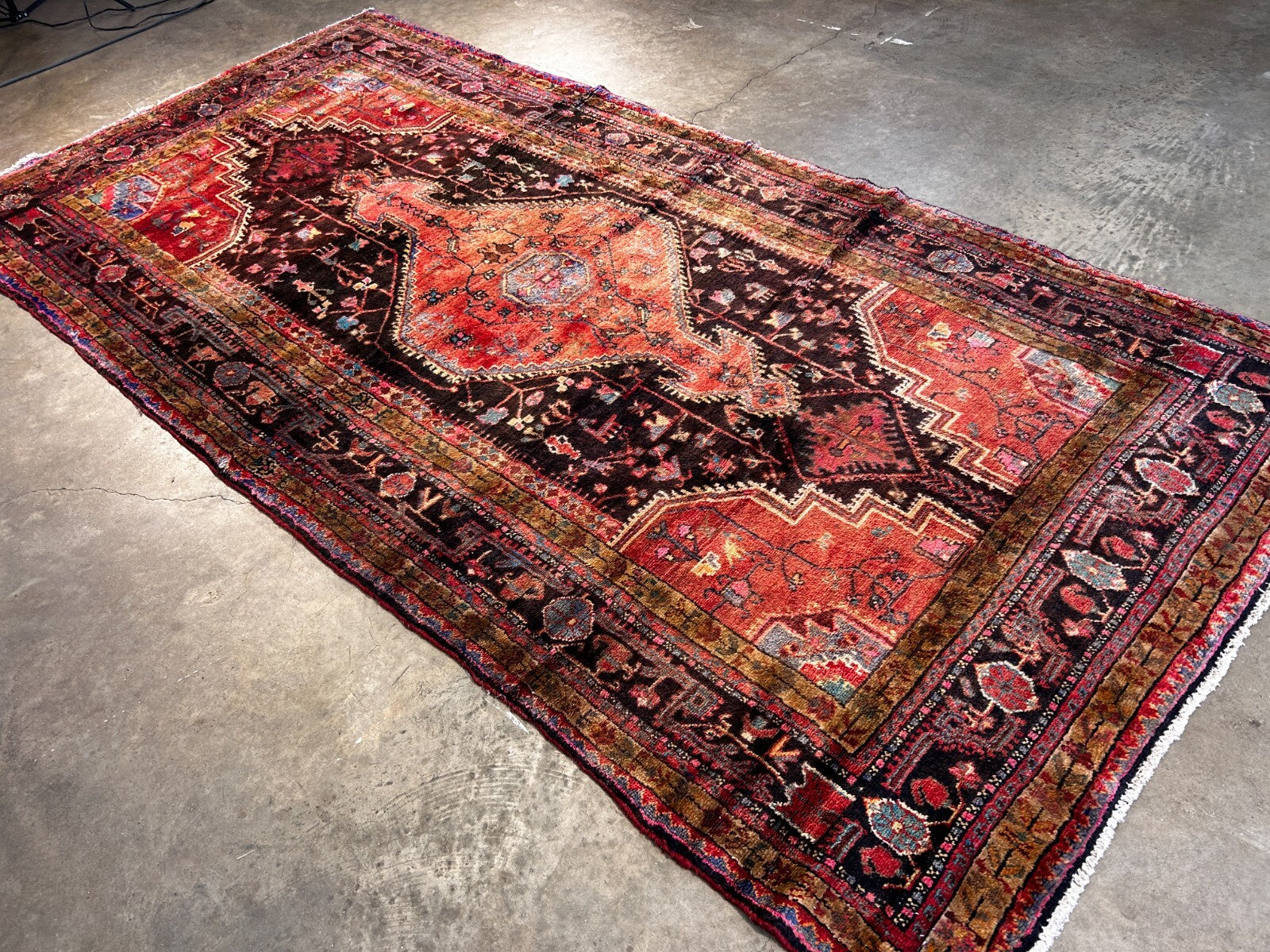 4'10" x 9'7" Hand-Knotted 100% Wool Carpet - Nahavande Area Rug