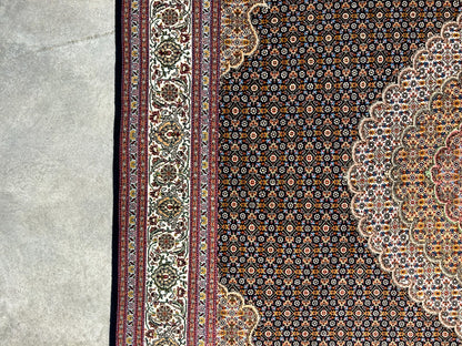 5'6"x7'8" Fine Hand-Knotted Wool & Silk Blend Tabrize Mahi Carpet - Area Rug