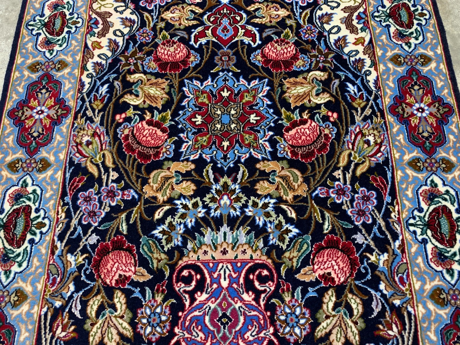 2'3"x3'6" Extra Fine Hand-Knotted Wool & Silk Isfahane Rug