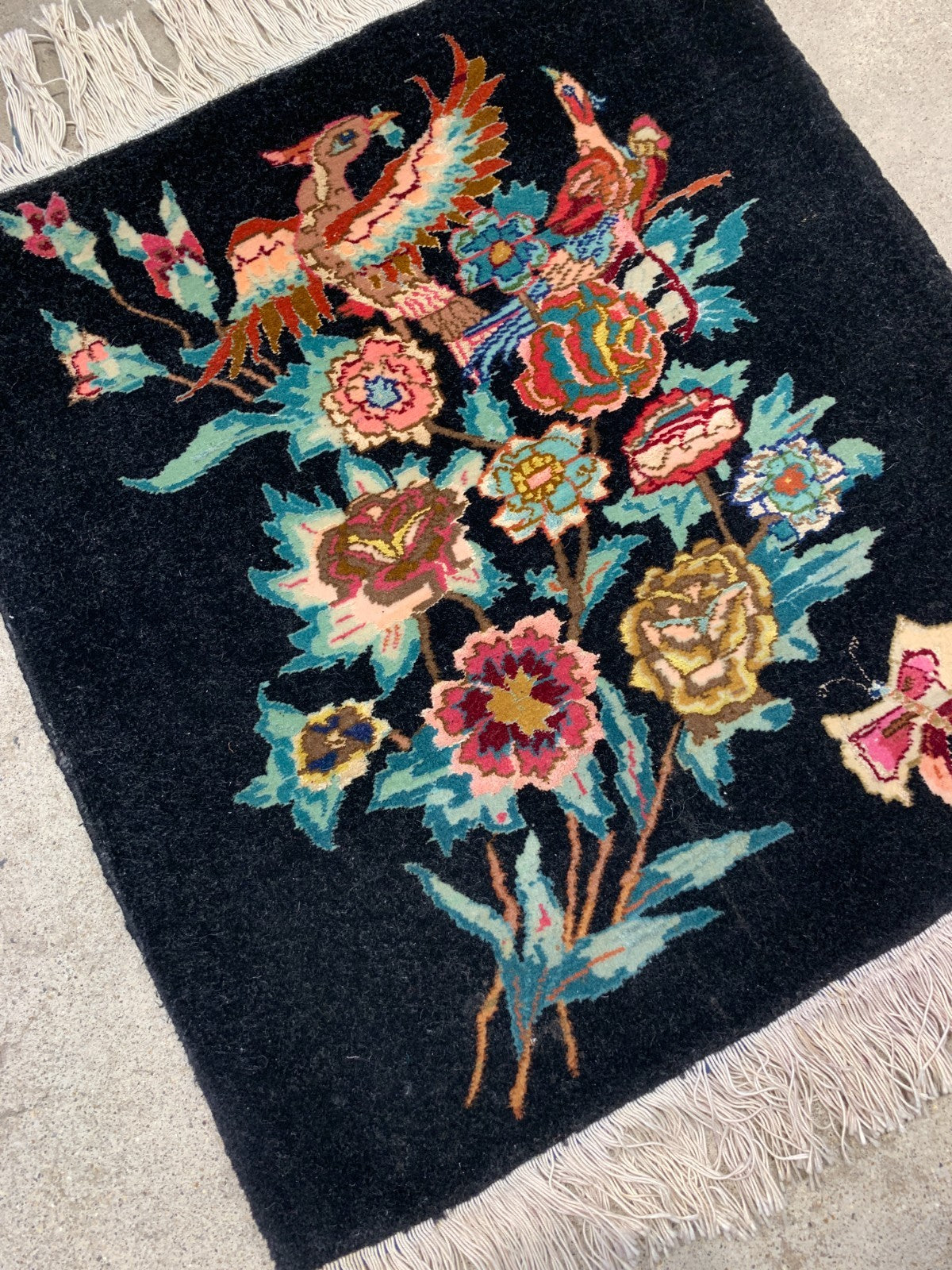 1'7"x1'9" Fine Hand-Knotted 100% Wool Pile Pictorial Tabrize Rug