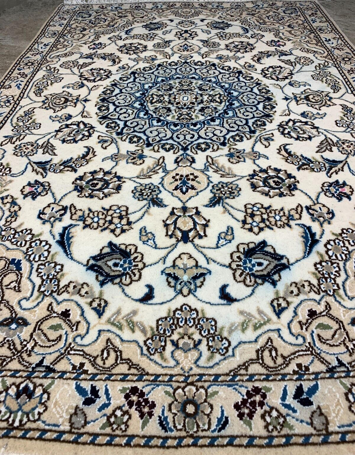 2'11"x4'7" Fine Hand-Knotted Wool & Silk Blend Naine Carpet - Area Rug