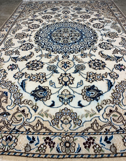 2'11"x4'7" Fine Hand-Knotted Wool & Silk Blend Naine Carpet - Area Rug