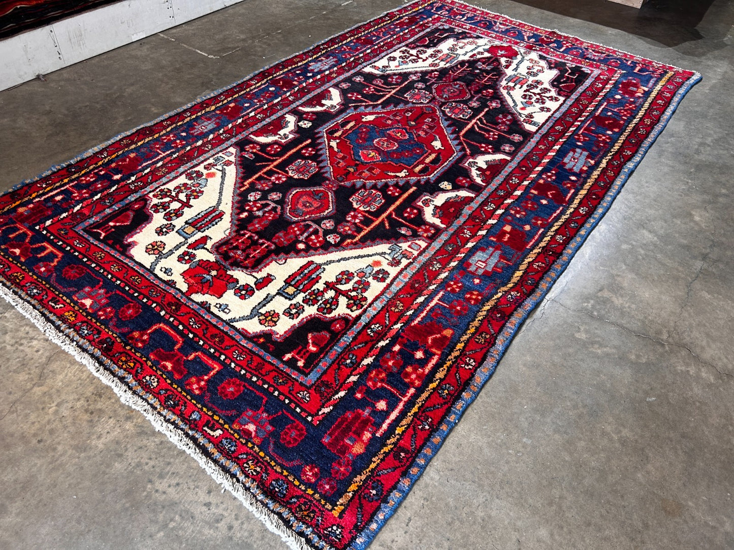 5'2" x 9'2'' Hand-Knotted 100% Lamb Wool Pile Nahavande Area Rug - Carpet