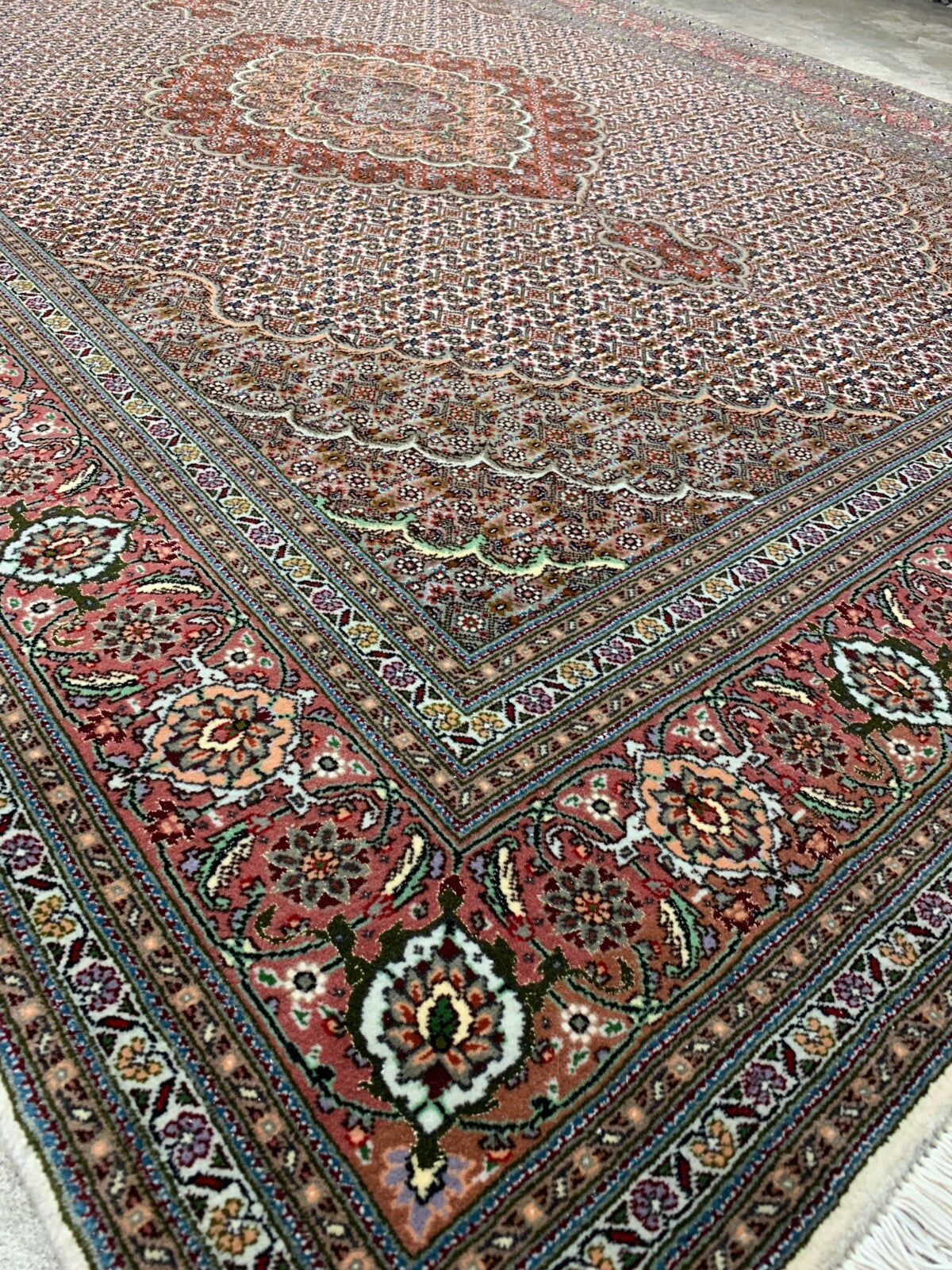 5'1"x6'10" Fine Hand-Knotted Wool & Silk Blend Tabrize Mahi Carpet - Area Rug
